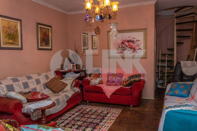 Imagem Casa com 5 Quartos à Venda, 251 m² em Santa Maria Goretti - Porto Alegre Imagem Casa com 5 Quartos à Venda, 251 m² em Santa Maria Goretti - Porto Alegre