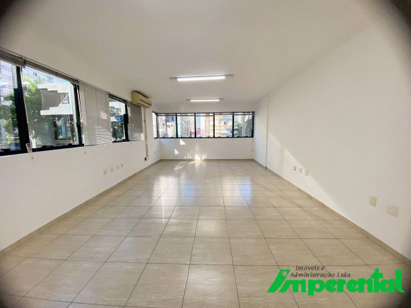 Sala Comercial à Venda, 66 m² em Gonzaga - Santos