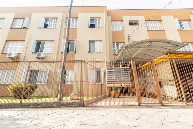 Imagem Imóvel com 2 Quartos à Venda,  em Passo Da Areia - Porto Alegre