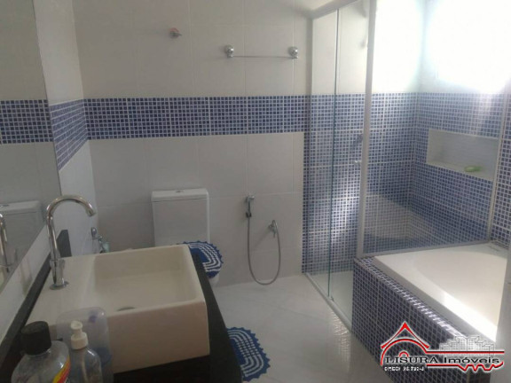 Imagem Casa com 5 Quartos à Venda, 232 m² em Centro - Jacareí Imagem Casa com 5 Quartos à Venda, 232 m² em Centro - Jacareí