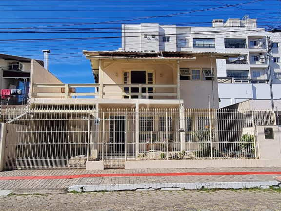 Imagem Casa com 4 Quartos à Venda, 252 m² em Centro - Balneário Camboriú Imagem Casa com 4 Quartos à Venda, 252 m² em Centro - Balneário Camboriú