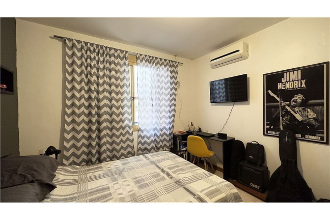 Imagem Casa com 3 Quartos à Venda,  em Passo Da Areia - Porto Alegre