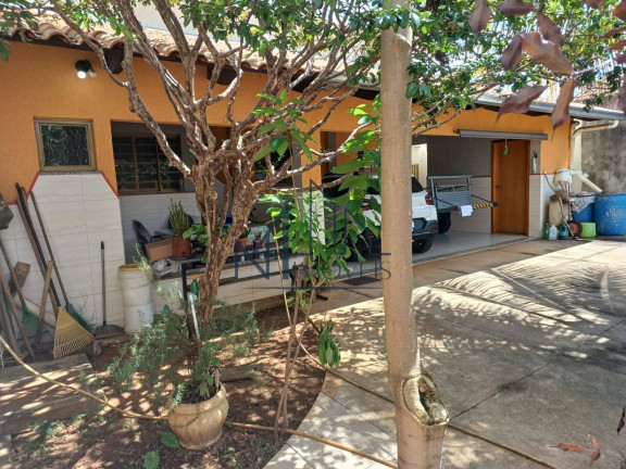 Imagem Casa com 3 Quartos à Venda, 360 m² em Parque Santa Cecília - Aparecida De Goiânia