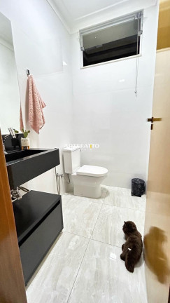 Imagem Casa com 3 Quartos à Venda, 250 m² Imagem Casa com 3 Quartos à Venda, 250 m²