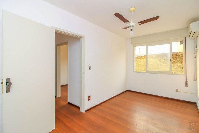Imagem Imóvel com 2 Quartos à Venda, 56 m² em Cristal - Porto Alegre Imagem Imóvel com 2 Quartos à Venda, 56 m² em Cristal - Porto Alegre