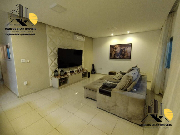 Imagem Casa com 3 Quartos à Venda, 250 m² em Jardim Europa - Uberlândia Imagem Casa com 3 Quartos à Venda, 250 m² em Jardim Europa - Uberlândia