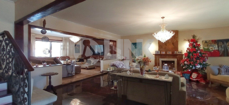 Imagem Casa com 3 Quartos à Venda, 374 m² em Jardim Lindóia - Porto Alegre