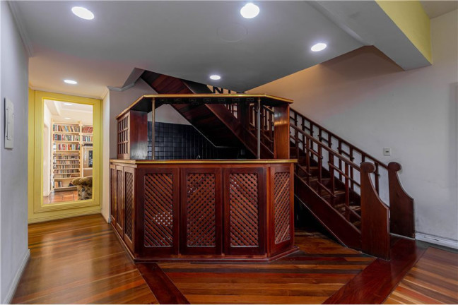 Imagem Casa com 4 Quartos à Venda, 360 m² em Menino Deus - Porto Alegre Imagem Casa com 4 Quartos à Venda, 360 m² em Menino Deus - Porto Alegre