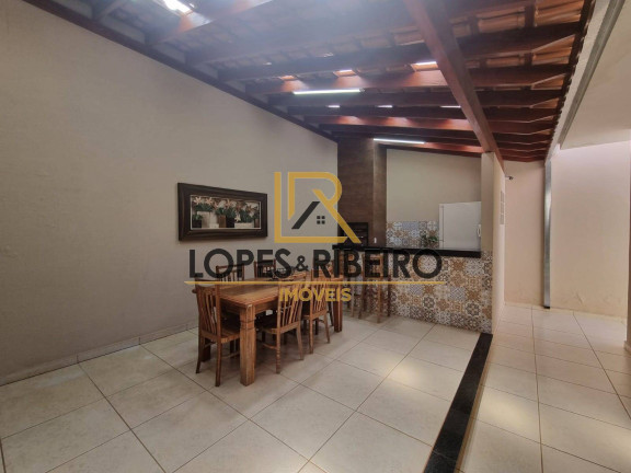 Imagem Casa com 3 Quartos à Venda, 250 m² em Jardim Regina - Botucatu Imagem Casa com 3 Quartos à Venda, 250 m² em Jardim Regina - Botucatu