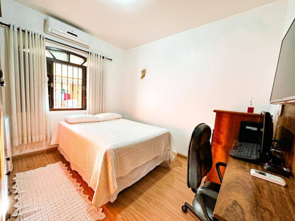 Imagem Casa com 3 Quartos à Venda,  em Taubaté