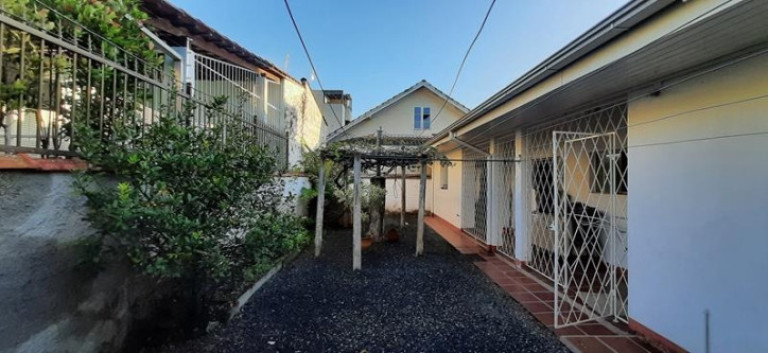 Imagem Sobrado com 3 Quartos à Venda, 202 m² em Bucarein - Joinville