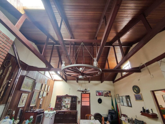 Imagem Imóvel com 4 Quartos à Venda, em Santa Tereza - Porto Alegre Imagem Imóvel com 4 Quartos à Venda, em Santa Tereza - Porto Alegre