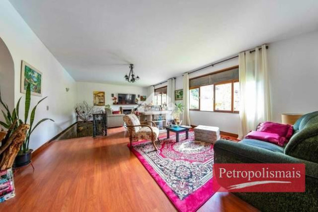 Imagem Casa com 4 Quartos à Venda, 263 m² em Quitandinha - Petrópolis Imagem Casa com 4 Quartos à Venda, 263 m² em Quitandinha - Petrópolis