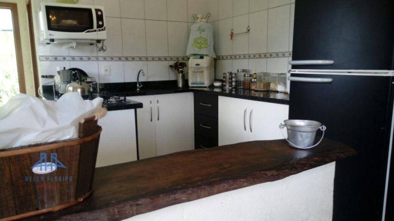 Imagem Casa com 2 Quartos à Venda, 180 m² em Rio Tavares - Florianópolis Imagem Casa com 2 Quartos à Venda, 180 m² em Rio Tavares - Florianópolis