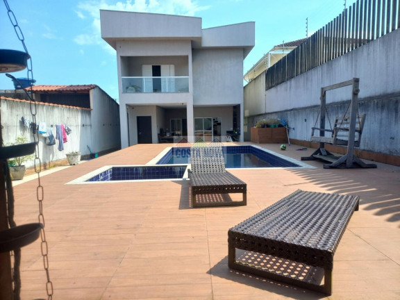 Imagem Casa com 3 Quartos à Venda, 300 m²