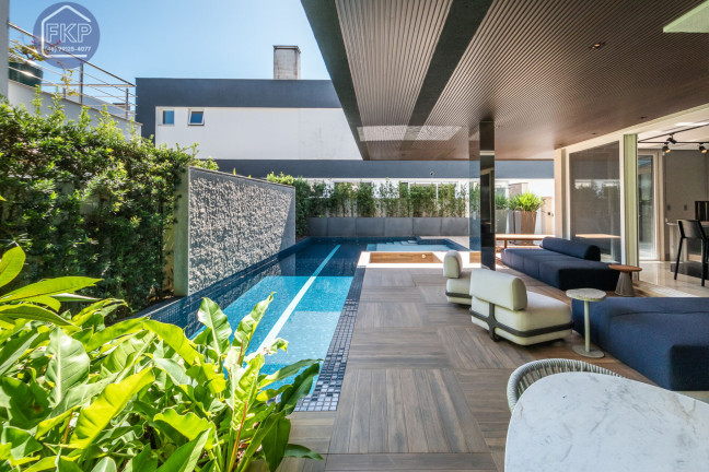 Imagem Casa com 7 Quartos à Venda, 780 m² em Jurerê Internacional - Florianópolis