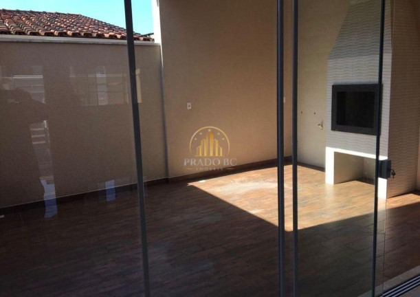 Imagem Sobrado com 3 Quartos à Venda, 185 m² em Centro - Balneário Camboriú Imagem Sobrado com 3 Quartos à Venda, 185 m² em Centro - Balneário Camboriú