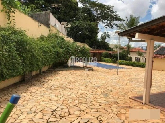 Imagem Casa com 4 Quartos à Venda, 900 m² em Jardim São Bento - Uberaba Imagem Casa com 4 Quartos à Venda, 900 m² em Jardim São Bento - Uberaba