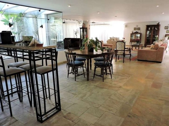 Casa com 5 Quartos à Venda, 804 m² em Chácara De La Rocca - Carapicuíba