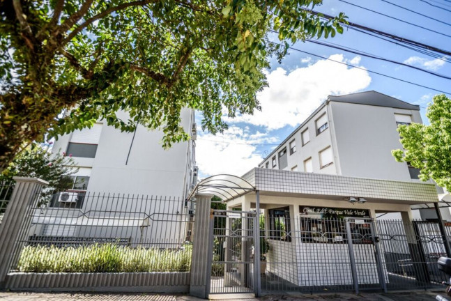 Imagem Imóvel com 3 Quartos à Venda, 63 m² em Jardim Sabará - Porto Alegre Imagem Imóvel com 3 Quartos à Venda, 63 m² em Jardim Sabará - Porto Alegre