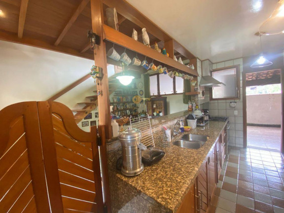 Imagem Casa com 6 Quartos à Venda, 350 m² em Iucas - Teresópolis Imagem Casa com 6 Quartos à Venda, 350 m² em Iucas - Teresópolis