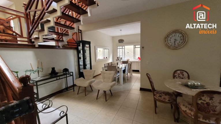 Imagem Casa com 3 Quartos à Venda, 210 m² em Jardim Centenário - Poços De Caldas Imagem Casa com 3 Quartos à Venda, 210 m² em Jardim Centenário - Poços De Caldas