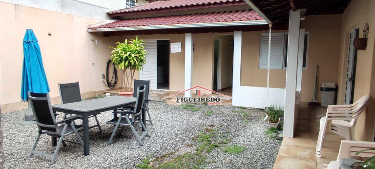 Casa com 3 Quartos à Venda, 300 m² em Canto Do Forte - Praia Grande