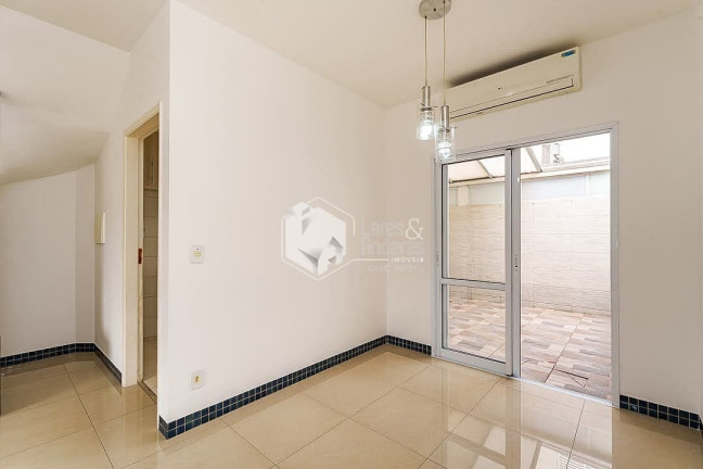 Imagem Casa com 3 Quartos à Venda, 118 m² em Vila Marari - São Paulo Imagem Casa com 3 Quartos à Venda, 118 m² em Vila Marari - São Paulo