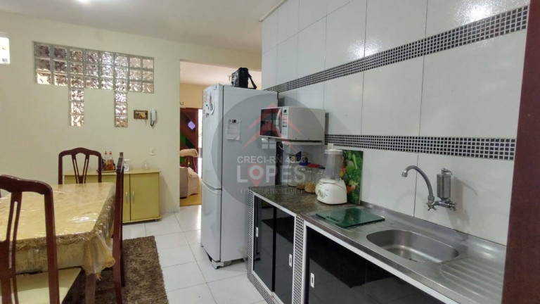 Imagem Casa com 5 Quartos à Venda, 200 m² em Pajuçara - Natal Imagem Casa com 5 Quartos à Venda, 200 m² em Pajuçara - Natal