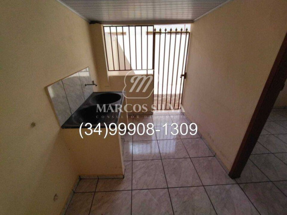 Imagem Casa com 3 Quartos à Venda, 250 m² em Santa Mônica - Uberlândia Imagem Casa com 3 Quartos à Venda, 250 m² em Santa Mônica - Uberlândia