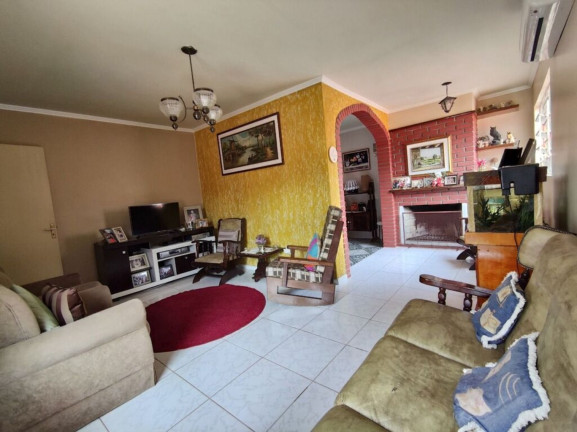 Imagem Imóvel com 4 Quartos à Venda, em Santa Tereza - Porto Alegre Imagem Imóvel com 4 Quartos à Venda, em Santa Tereza - Porto Alegre