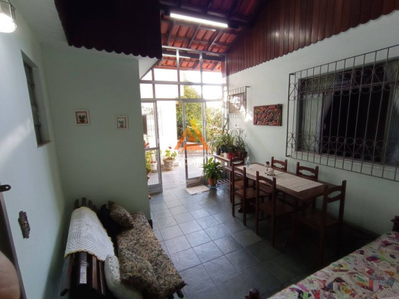 Imagem Casa com 4 Quartos à Venda, 500 m² Imagem Casa com 4 Quartos à Venda, 500 m²