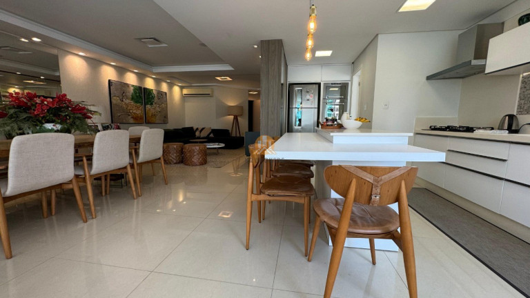 Imagem Imóvel com 3 Quartos à Venda, 146 m² em Centro - Balneário Camboriú Imagem Imóvel com 3 Quartos à Venda, 146 m² em Centro - Balneário Camboriú