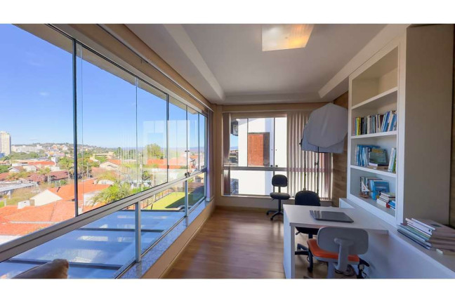 Imagem Casa com 4 Quartos à Venda, 394 m² em Vila Assunção - Porto Alegre Imagem Casa com 4 Quartos à Venda, 394 m² em Vila Assunção - Porto Alegre