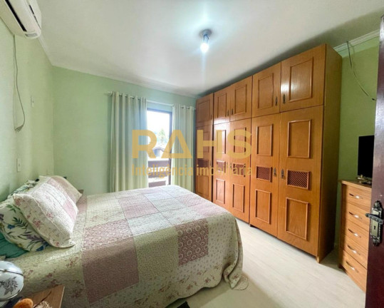 Imagem Casa com 4 Quartos à Venda, 220 m² em Saguaçu - Joinville Imagem Casa com 4 Quartos à Venda, 220 m² em Saguaçu - Joinville