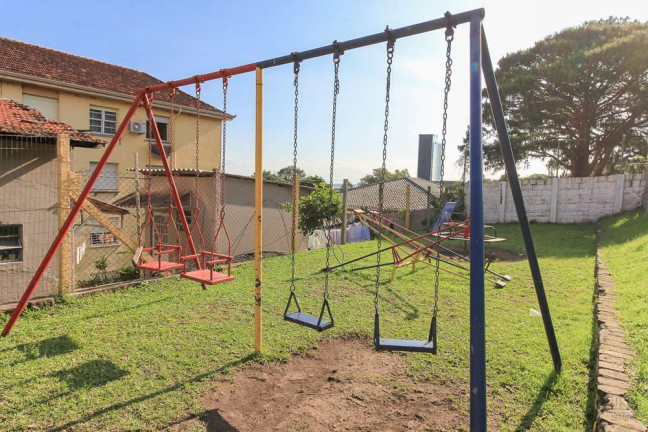 Imagem Imóvel com 2 Quartos à Venda, 51 m² em Cristal - Porto Alegre Imagem Imóvel com 2 Quartos à Venda, 51 m² em Cristal - Porto Alegre