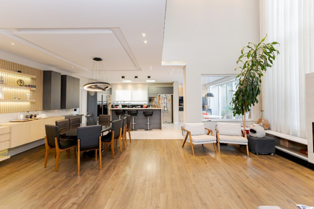 Imagem Imóvel com 4 Quartos à Venda, 450 m² em Tingui - Curitiba Imagem Imóvel com 4 Quartos à Venda, 450 m² em Tingui - Curitiba