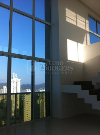 Imagem Cobertura com 3 Quartos à Venda, 330 m² em Centro - Balneário Camboriú