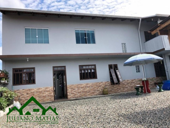 Imagem Sobrado com 6 Quartos à Venda, 220 m² em Centro - Balneário Barra Do Sul