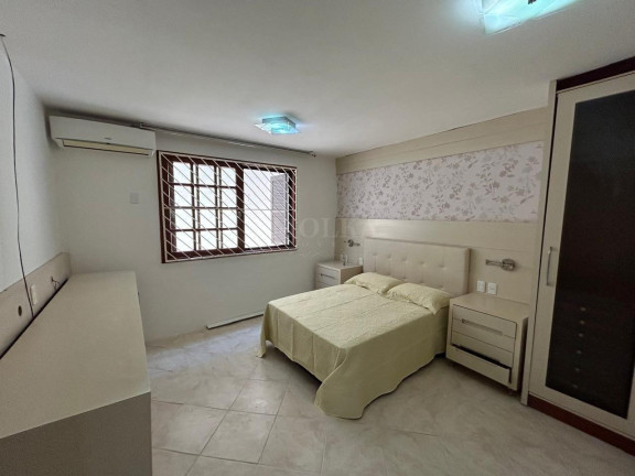 Imagem Casa com 3 Quartos à Venda, 195 m² em Itacorubi - Florianópolis Imagem Casa com 3 Quartos à Venda, 195 m² em Itacorubi - Florianópolis