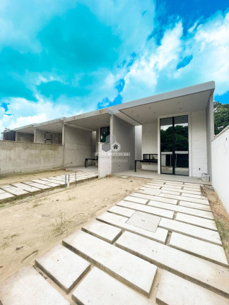 Casa com 4 Quartos à Venda,  em Urucunema - Eusébio