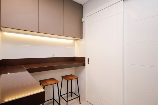 Imagem Imóvel com 2 Quartos à Venda, 157 m² em Menino Deus - Porto Alegre Imagem Imóvel com 2 Quartos à Venda, 157 m² em Menino Deus - Porto Alegre