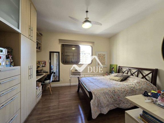Imagem Apartamento com 3 Quartos à Venda, 153 m² em Gonzaga - Santos