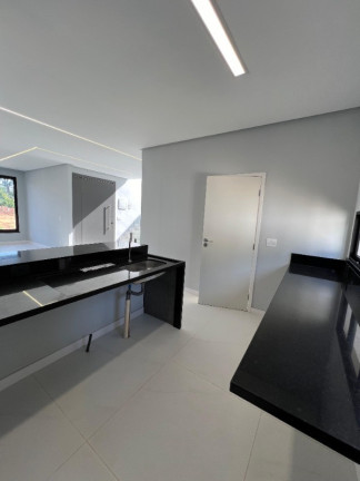 Imagem Casa com 4 Quartos à Venda, 250 m² em Ponta Negra - Manaus Imagem Casa com 4 Quartos à Venda, 250 m² em Ponta Negra - Manaus