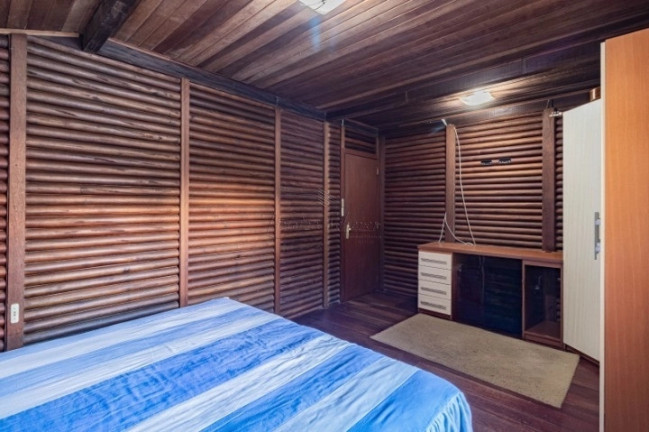 Imagem Casa com 3 Quartos à Venda, 244 m² em Cristal - Porto Alegre Imagem Casa com 3 Quartos à Venda, 244 m² em Cristal - Porto Alegre