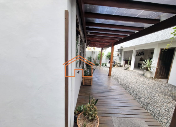 Imagem Casa com 4 Quartos à Venda, 240 m² em Costa E Silva - Joinville Imagem Casa com 4 Quartos à Venda, 240 m² em Costa E Silva - Joinville