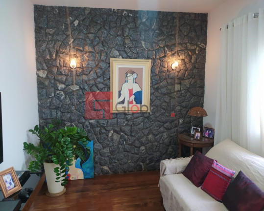 Imagem Casa com 3 Quartos à Venda, 250 m² em Centro - Montes Claros Imagem Casa com 3 Quartos à Venda, 250 m² em Centro - Montes Claros