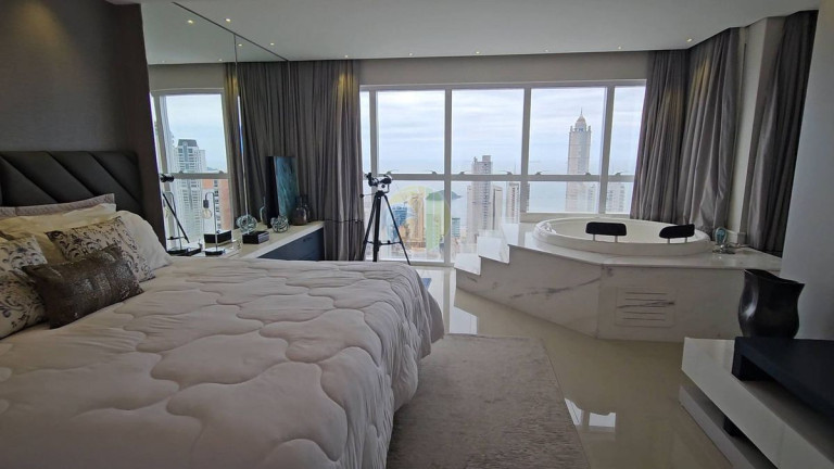 Imagem Cobertura com 4 Quartos à Venda, 260 m² em Centro - Balneário Camboriú Imagem Cobertura com 4 Quartos à Venda, 260 m² em Centro - Balneário Camboriú