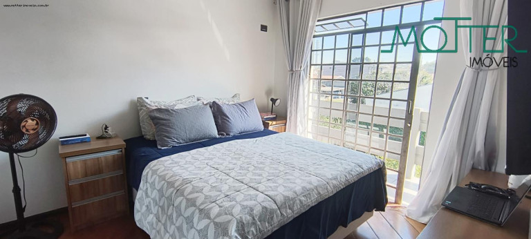 Imagem Casa com 4 Quartos à Venda, 213 m² em Capão Raso - Curitiba Imagem Casa com 4 Quartos à Venda, 213 m² em Capão Raso - Curitiba
