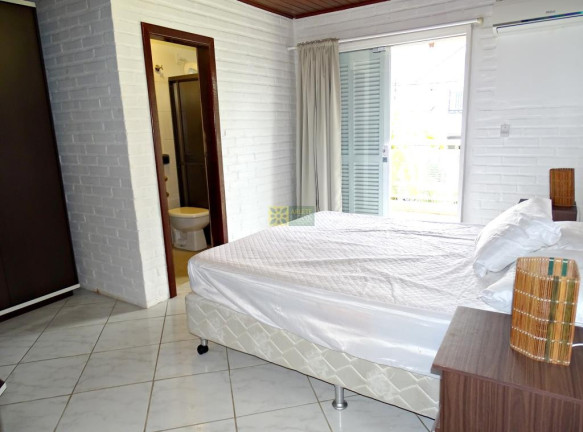 Imagem Casa com 4 Quartos para Alugar ou Temporada, 215 m² em Centro - Porto Belo Imagem Casa com 4 Quartos para Alugar ou Temporada, 215 m² em Centro - Porto Belo